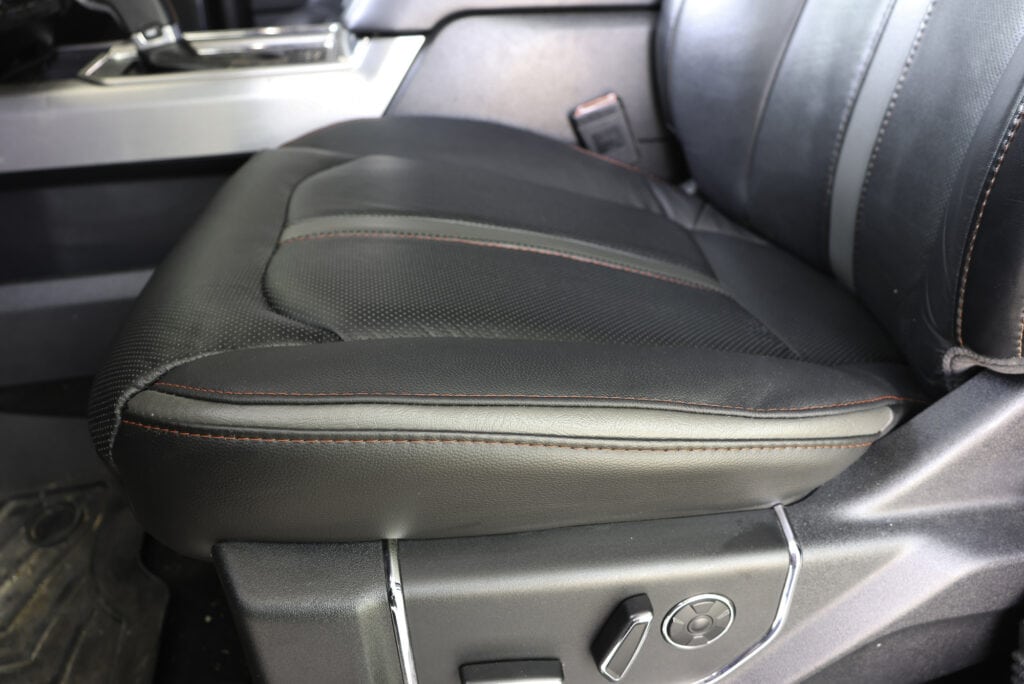07 USF Ford F 150 Platinum 2018 Bottom 3