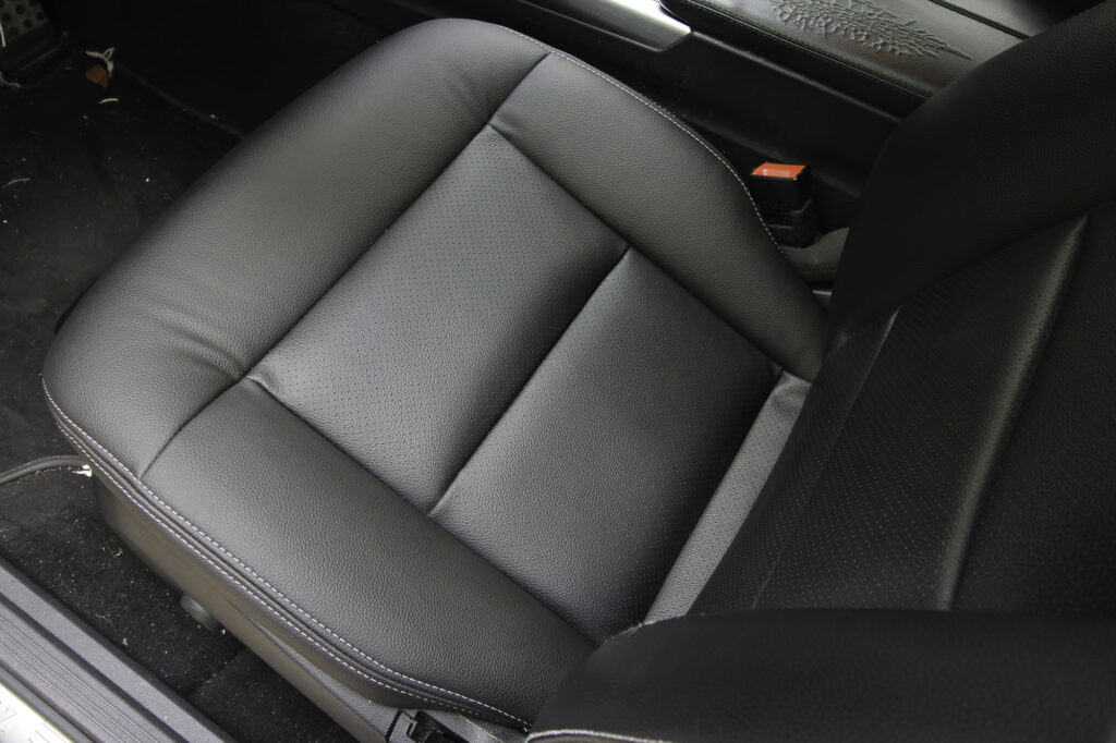09 USF Mercedes Benz E350 10 14 Bas 3