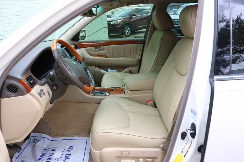 19 USF Lexus LS430 2006 Sièges avant 3