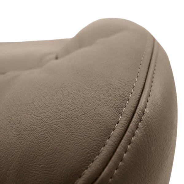 chevrolet-suburban-cuir-2000-2002-beige-avant-conducteur-ou-passager-vue-rapprochée-bas-housse-de-siège-de-remplacement-OEM.jpg Chevrolet Suburban 2000-2002 - Housse de siège de remplacement OEM