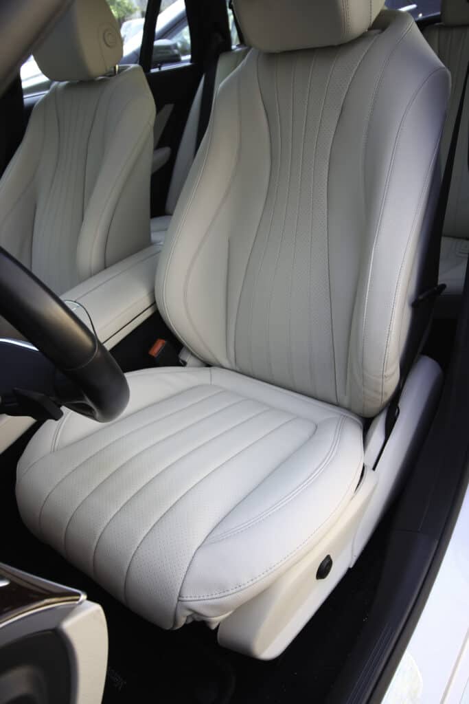 06 USF Mercedes Benz E300 2017 3